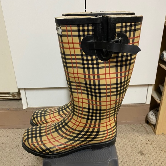 Plaid Rainboots - Picture 2 of 4